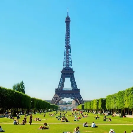 Private Apartment - Eiffel Tower - Rue Cler Area Parijs