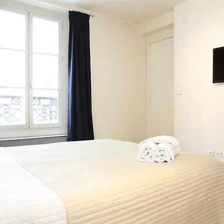 Appartement Private Apartment - Eiffel Tower - Rue Cler Area Parijs