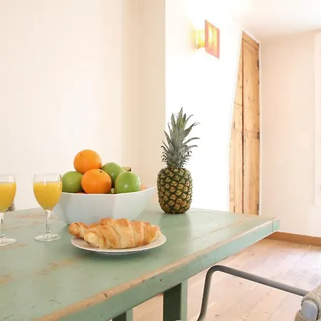 Appartement Private Apartment - Eiffel Tower - Rue Cler Area Parijs