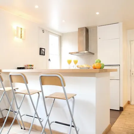 Appartement Private Apartment - Eiffel Tower - Rue Cler Area Parijs