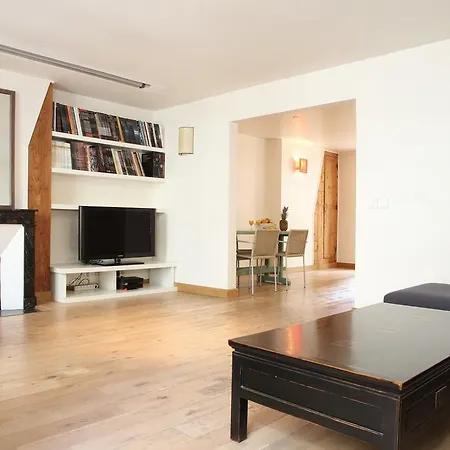 Appartement Private Apartment - Eiffel Tower - Rue Cler Area Parijs
